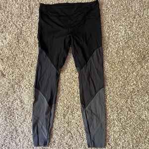 colour blocked lululemon crop leggings